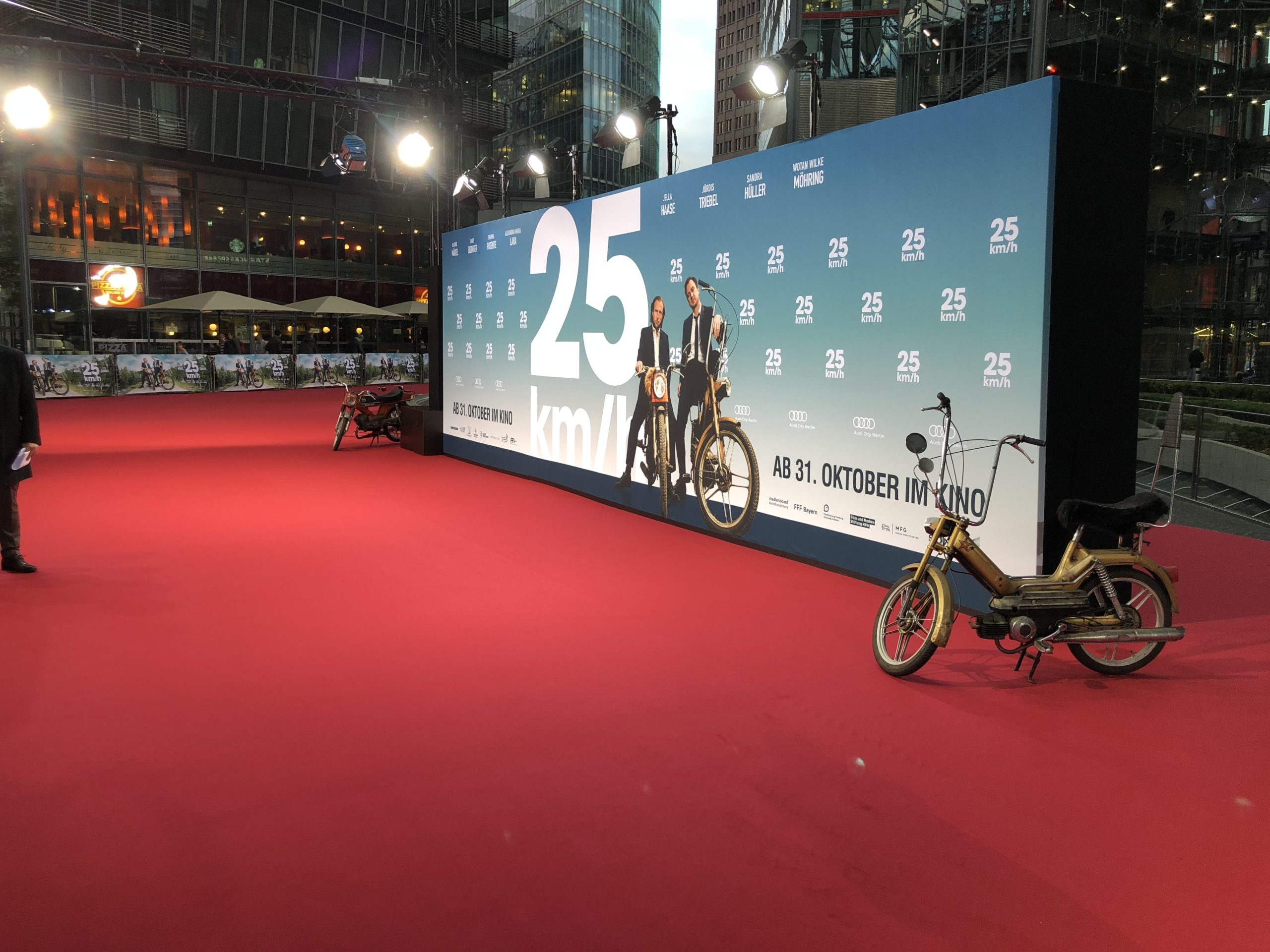 Foto vom Bodenbelag Nadelvlies-eco Teppich für Filmpremiere 25 km/h Sony Center Berlin 2018