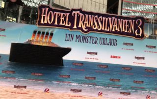 Foto vom Schild für Filmpremiere Hotel Transsilvanien 2018 Sony Center Berlin