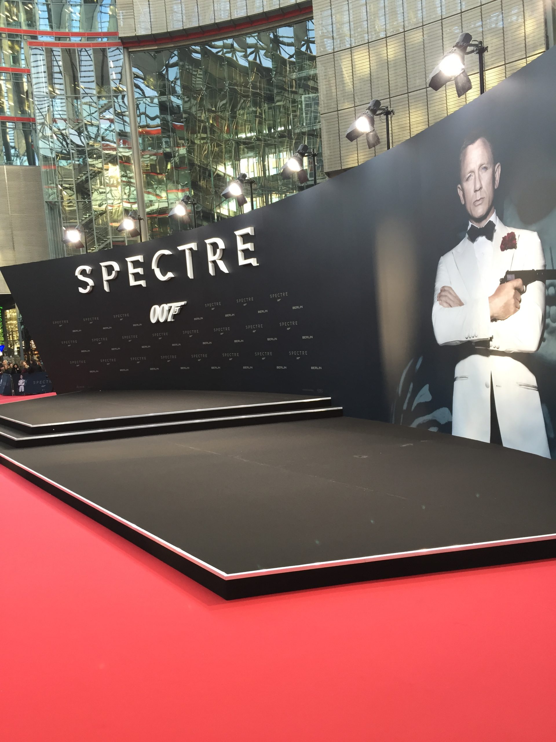 Foto vom Bodenbelag Nadelvlies-eco Teppich für Filmpremiere James Bond 007_ SPECTRE im Sony Center 2015