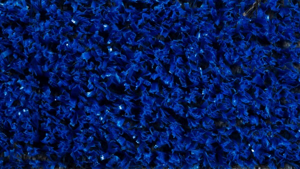 Foto- Ausschnitt vom Teppich Bodenbelag_Kunstrasen_Farbe blau